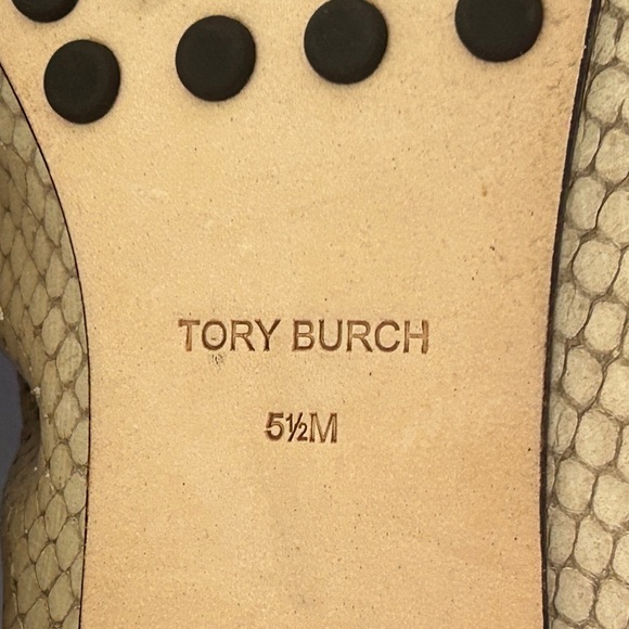 Tory Burch Ballet Loafer Flats Shoes Snakeskin Leather Gold Logo Beige Size 5.5 - Picture 14 of 16